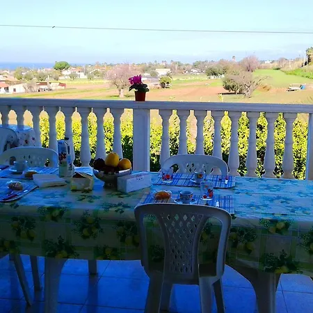 Cecile Apartment Ricadi